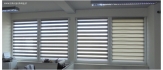 Duo rolety, dwie warstwy tkanin pozwalające na kontrolę światła i prywatności w oknach.